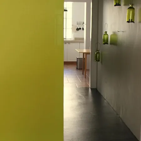 1bd Flat Near Lisboa