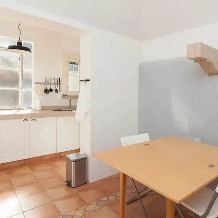 1bd Flat Near Lisboa